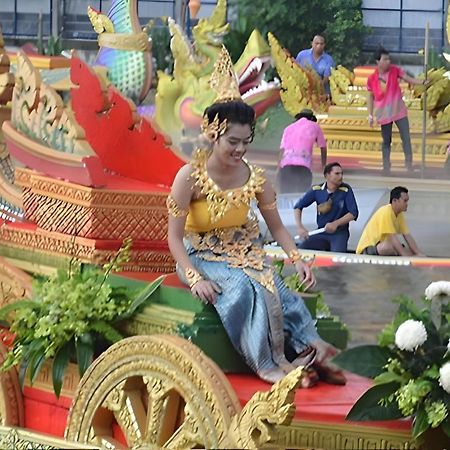 Sananwan Palace Hotel Bangkok Buitenkant foto